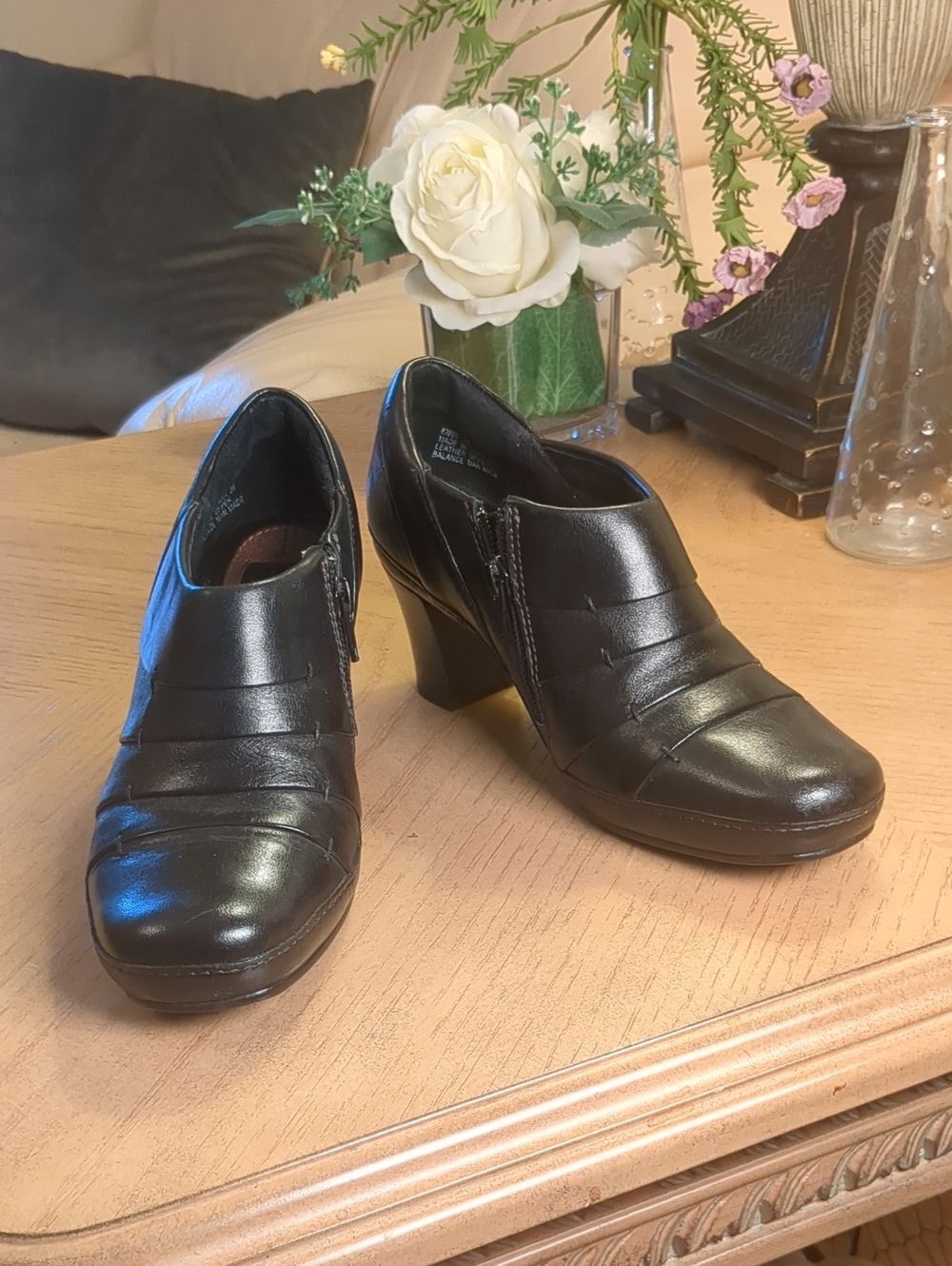 Clarks Artisan Mika Sue Black Leather Side Zip Block Heel Shooties 6M